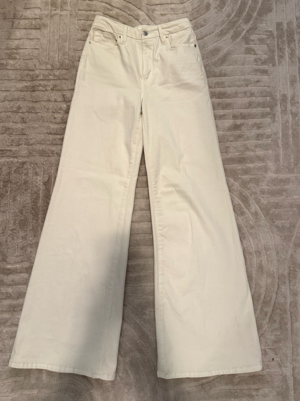 Good American Cream Straight-Leg Jeans